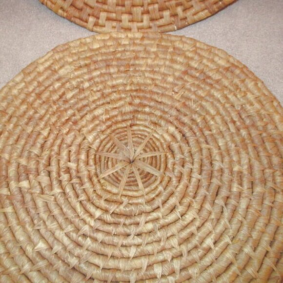 Vtg Natural Round Woven Rattan Placemats 15" Thick Weave MCM Wall Decor 2X Lot - Picture 3 of 7